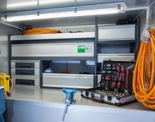 03_ksass-schachtsanierungsanhänger_werkbank_hinten